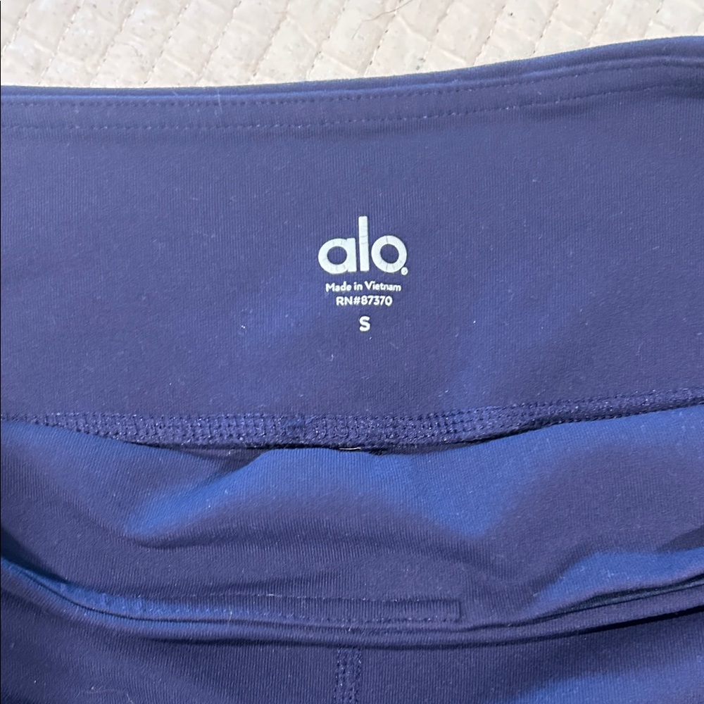 ALO Yoga Deep Blue Leggings - Picture 6 of 8